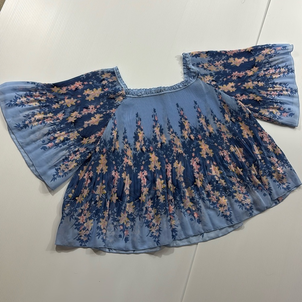 B13. Jeans by buffalo Floral Blue Women's Top (XL)